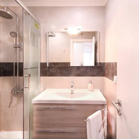 Avenida Courtyard Apartmán *